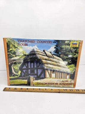 SEALED Zvezda 8532 Thatched Country House Model Kit 1/72